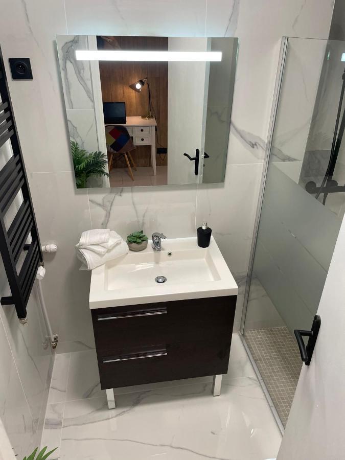Centre De Les Pins 100m Plages Easy Check-in Apartment *